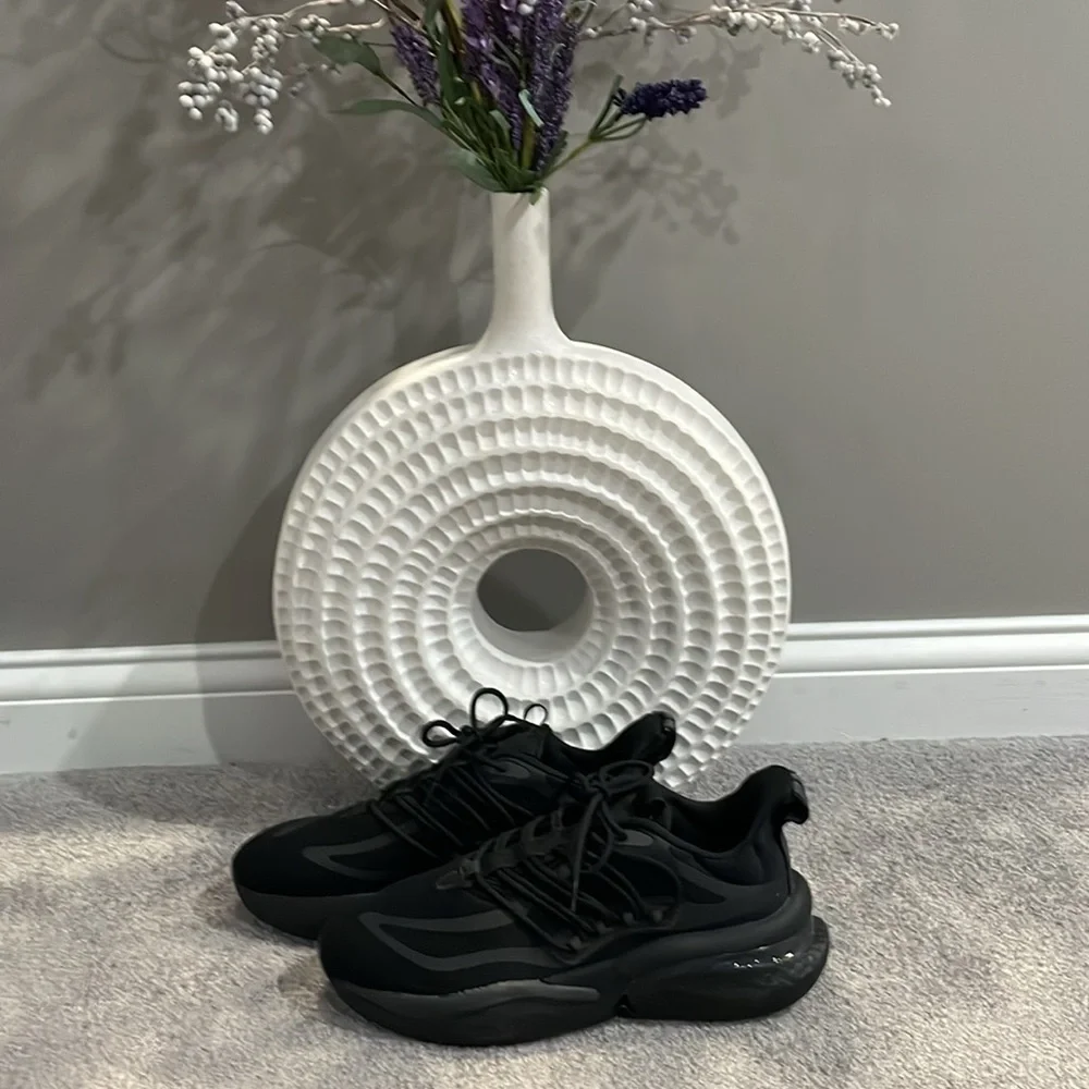 NWOB Men’s Adidas alpha boost V1. Black. Size 8.5.